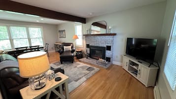 Smart TV, fireplace