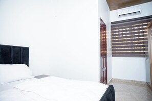 Apartment | 1 bedroom, iron/ironing board, free WiFi - Cute & Comfy Condo  Close to Highway (Amrahia)