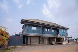 Exterior - Cute & Comfy Condo  Close to Highway (Amrahia)