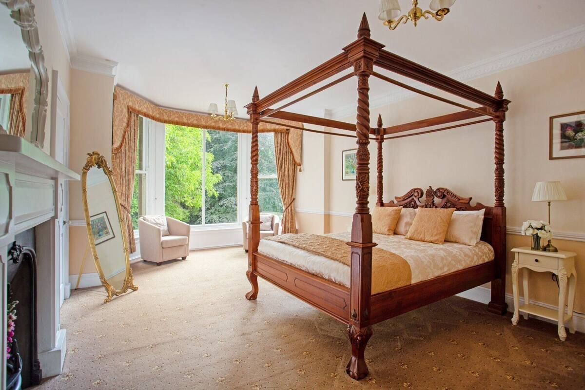 Quarto casal com design assinado | Individualmente decorados, individualmente mobiliados