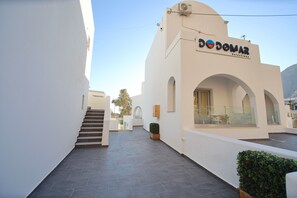Interior entrance - Dodomar Selection (Santorini)