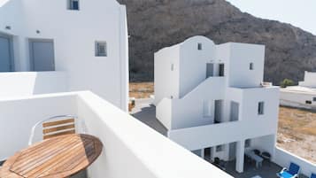 Premium-Dreibettzimmer, Balkon, Meerblick | Terrasse/Patio