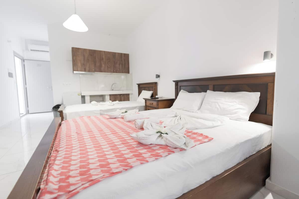 Habitación familiar, sin ventanas, junto a la piscina | Sábanas italianas Frette y ropa de cama de alta calidad