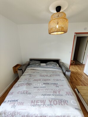 1 Schlafzimmer, Bügeleisen/Bügelbrett, Reisekinderbett, kostenloses WLAN