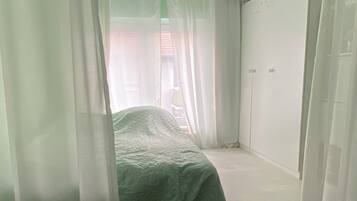 1 bedroom, WiFi, bed sheets