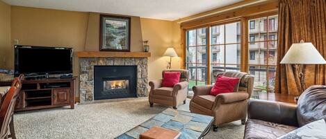Smart TV, fireplace