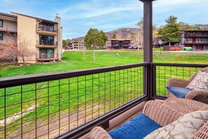 Property grounds - Hot Tub! Ski Locker! Less Than 1 Mile to Resort! (Steamboat Springs)