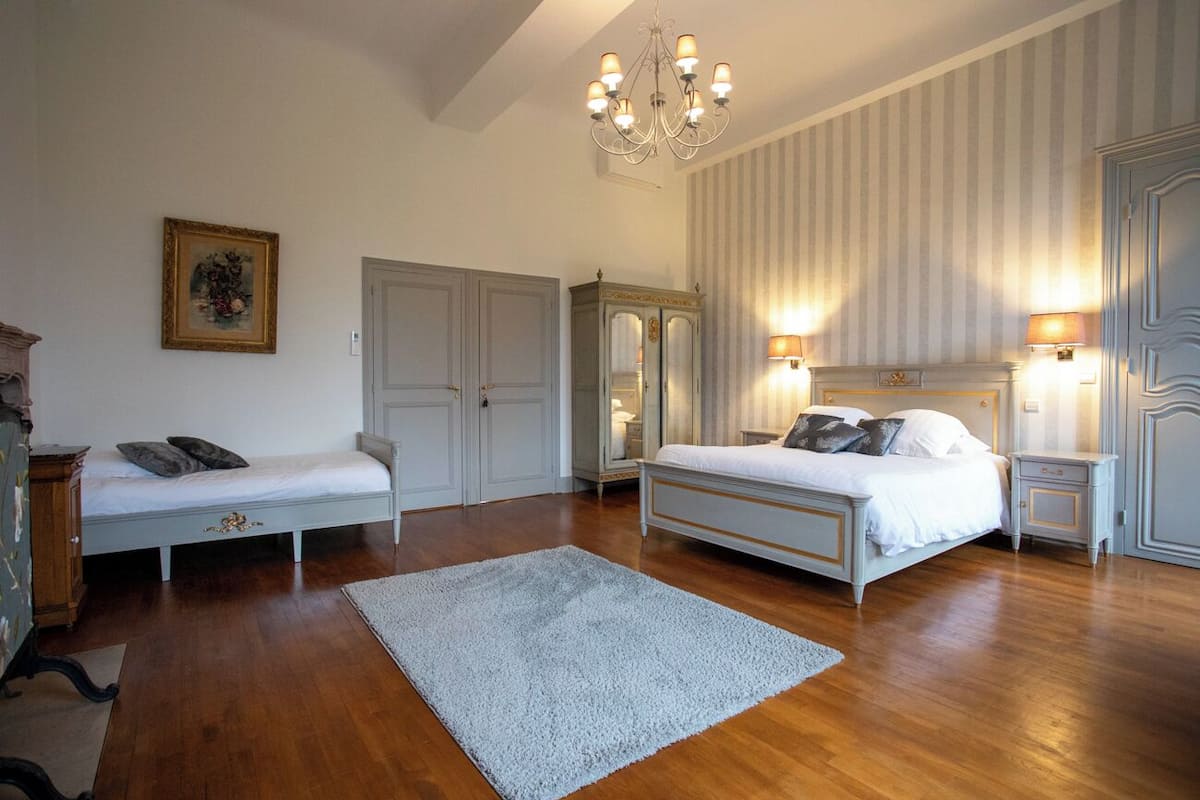 Comfort-Dreibettzimmer, Parkblick | 2 Schlafzimmer, kostenloses WLAN, Bettwäsche