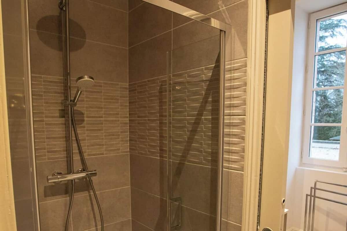 Familienapartment, Parkblick | Badezimmer | Kostenlose Toilettenartikel, Haartrockner, Seife, Shampoo