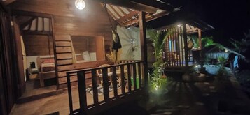 Bungalow, River View | Terrace/patio