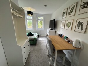 2 habitaciones, tabla de planchar con plancha y wifi gratis 