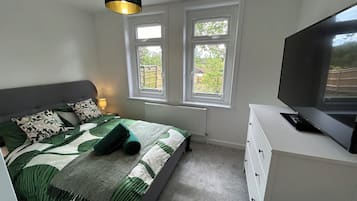 2 bedrooms, iron/ironing board, free WiFi, bed sheets