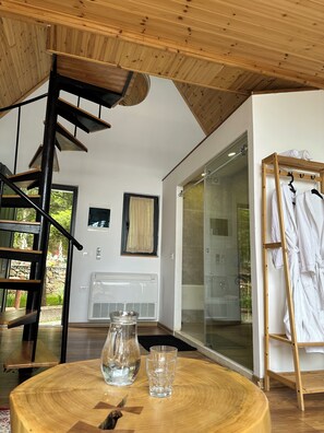 Villa – panorama, terrasse, byutsikt | Italienske Frette-laken, sengetøy av topp kvalitet og memory foam-senger