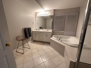 Whirlpool, Haartrockner, Bidet, Handtücher