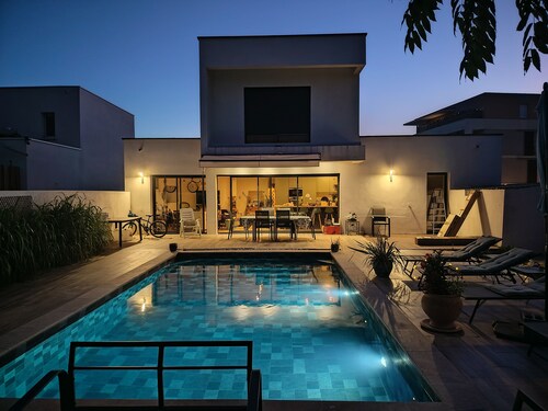 Villa d'Architecte Avec Piscine, Idéal Pour les Familles, 20 minutes des Plages