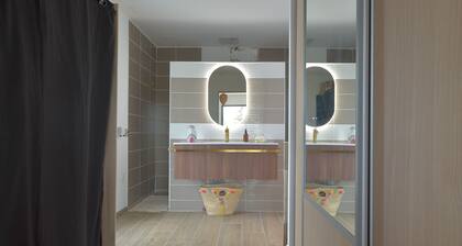 Villa d'Architecte Avec Piscine, Idéal Pour les Familles, 20 minutes des Plages