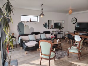 Smart TV, books - Villa D'architecte Avec Piscine, Idéal Pour les Familles, 20minutes des Plages (Marsillargues)