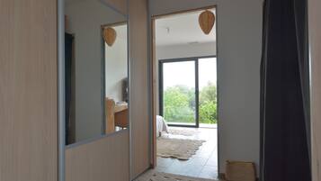 4 bedrooms, desk, iron/ironing board, free WiFi