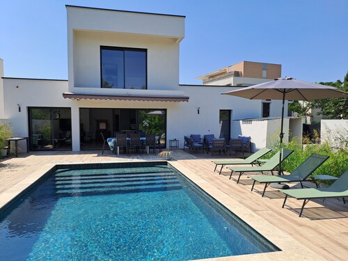 Villa d'Architecte Avec Piscine, Idéal Pour les Familles, 20 minutes des Plages