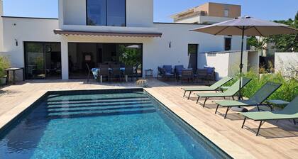 Villa d'Architecte Avec Piscine, Idéal Pour les Familles, 20 minutes des Plages