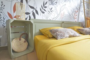 4 bedrooms, desk, iron/ironing board, free WiFi
