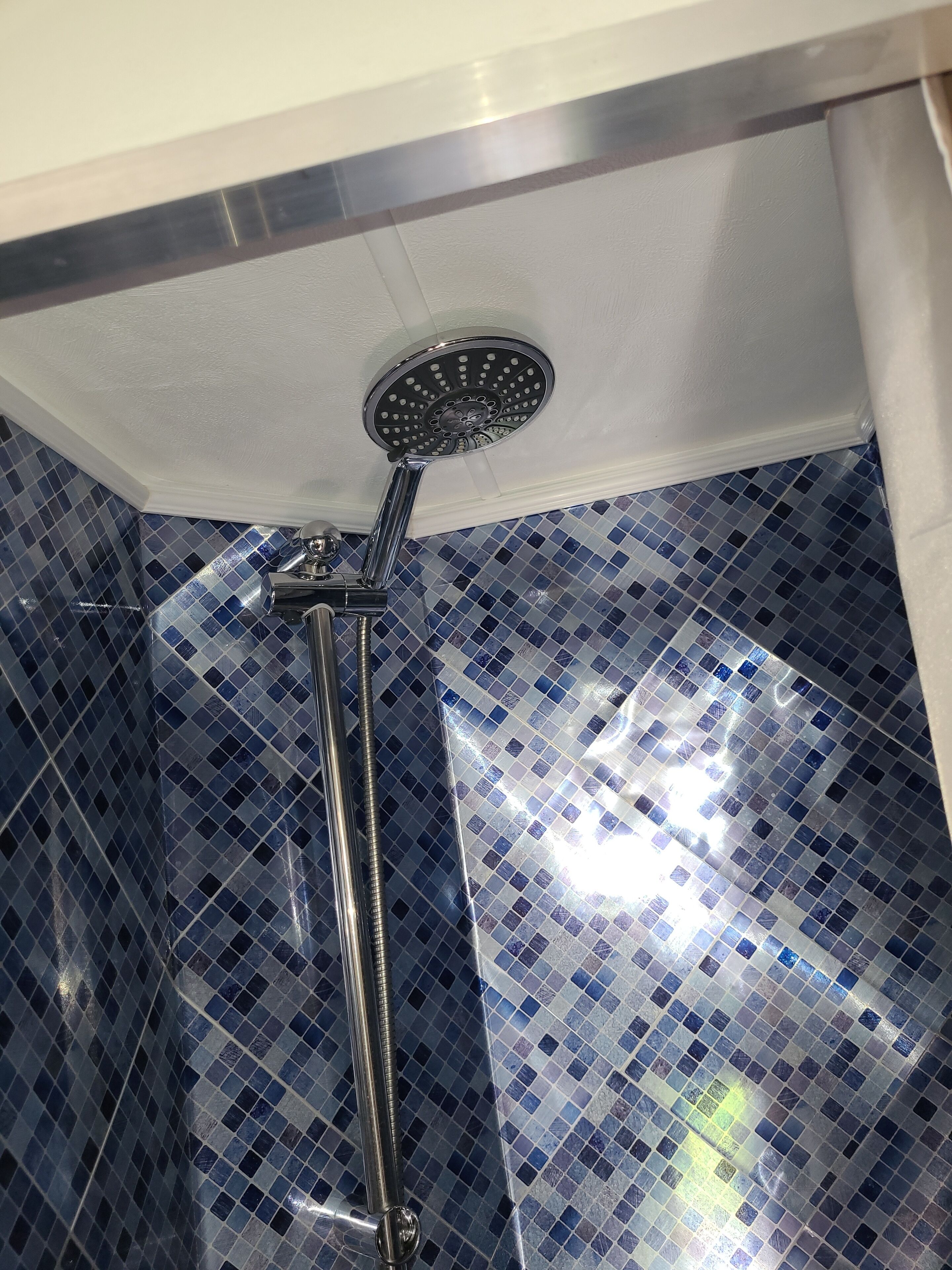 Dusche, Handtücher, Seife, Toilettenpapier