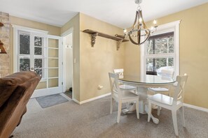 Dining - Walk to town, 1 mi to Gondola, four suites (Breckenridge)