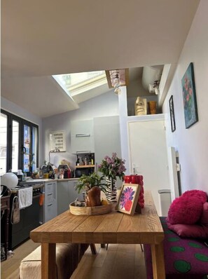 Dining - Charming and comfortable house in Paris (Paris)