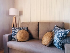 Living area - Hamlet's Friends (Nuño Gómez)