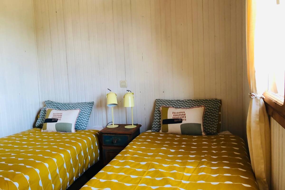Cottage, cuisine, vue jardin | 1 chambre, coffres-forts dans les chambres, bureau