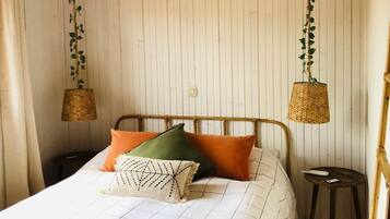 Cottage, 2 Bedrooms, Garden View | 1 bedroom, in-room safe, desk, laptop workspace