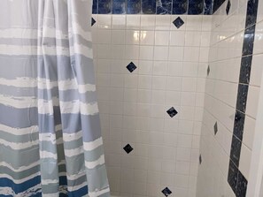 Hair dryer, towels, soap, toilet paper - Furnished one-bedroom apartment near Gerrard and Greenwood, East York (Toronto)