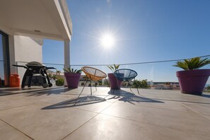 Terrace/patio - Modern villa with sea view [27] (Luz)