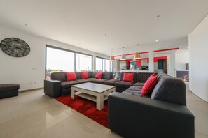 TV, DVD player - Modern villa with sea view [27] (Luz)