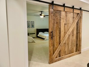 5 chambres, fer et planche à repasser, Wi-Fi, draps fournis
