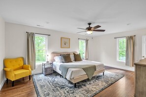 5 bedrooms, iron/ironing board, WiFi, bed sheets