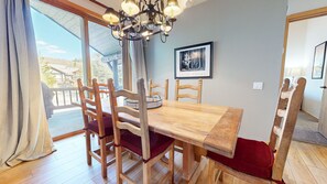 Dining - Snowcreek V #874 (3-Bedroom Condo) with Mountain view - Pets Allowed by RedAwning (Mammoth Lakes)