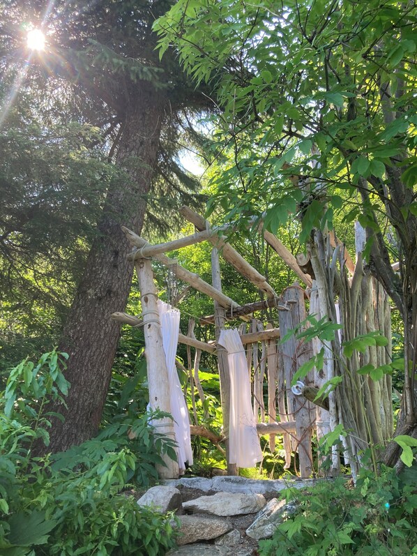 Tent | Bathroom shower - Beachroadhouse (Haines)