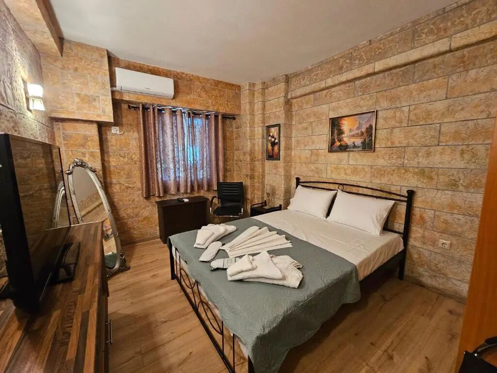 Deluxe-Apartment, Blick auf den Innenhof | Verdunkelungsvorhänge, schallisolierte Zimmer, Bügeleisen/Bügelbrett