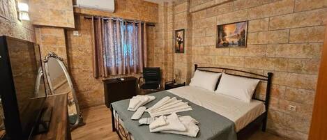 Deluxe Apartment, Courtyard View