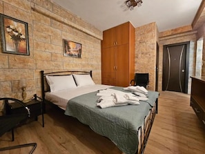 Apartamento luxo, vista para o pátio | Cortinas blackout, quartos à prova de som, ferros/tábuas de passar roupa