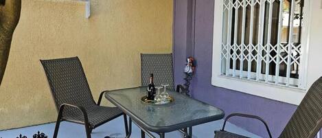 Deluxe Apartment, Courtyard View | Terrace/patio