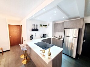 Apartment, Non Smoking, Kitchen | Private kitchen | Full-size fridge, microwave, oven, stovetop - 1 Bed 1 Bath 1 Parking Boutique Apt (San Juan)