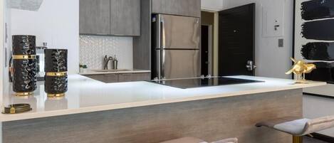 Apartment, Non Smoking, Kitchen | Private kitchen | Full-sized fridge, microwave, oven, stovetop