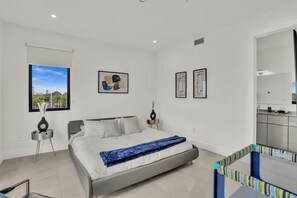 3 عدّة غرف نوم ومكواة/لوح كي وواي فاي وملاءات أسرّة