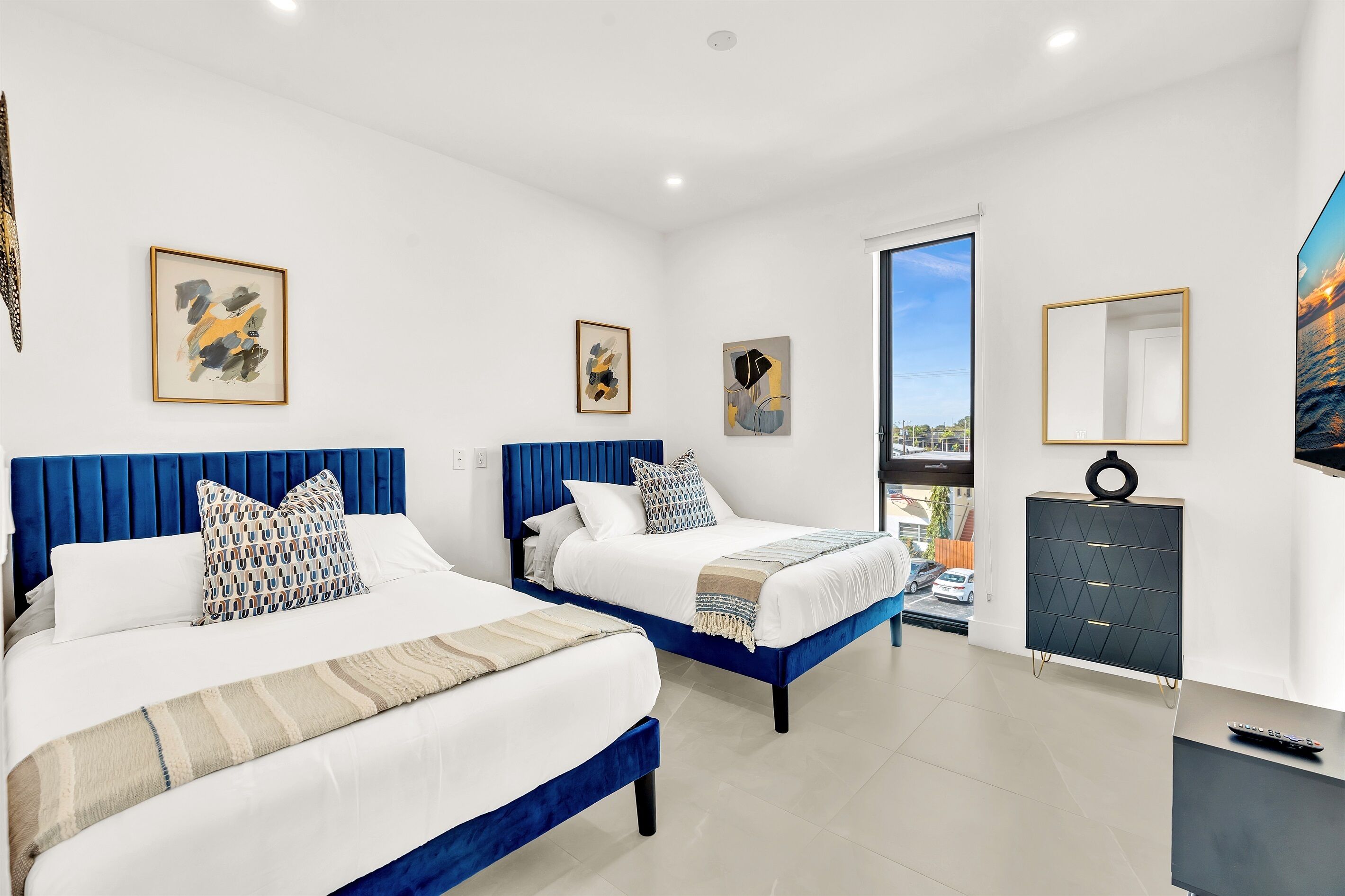 3 bedrooms, iron/ironing board, WiFi, bed sheets