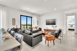 Smart TV, mesa de pingue-pongue