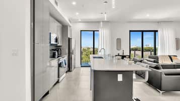 KĂŒhlschrank, Mikrowelle, Ofen, Herdplatte