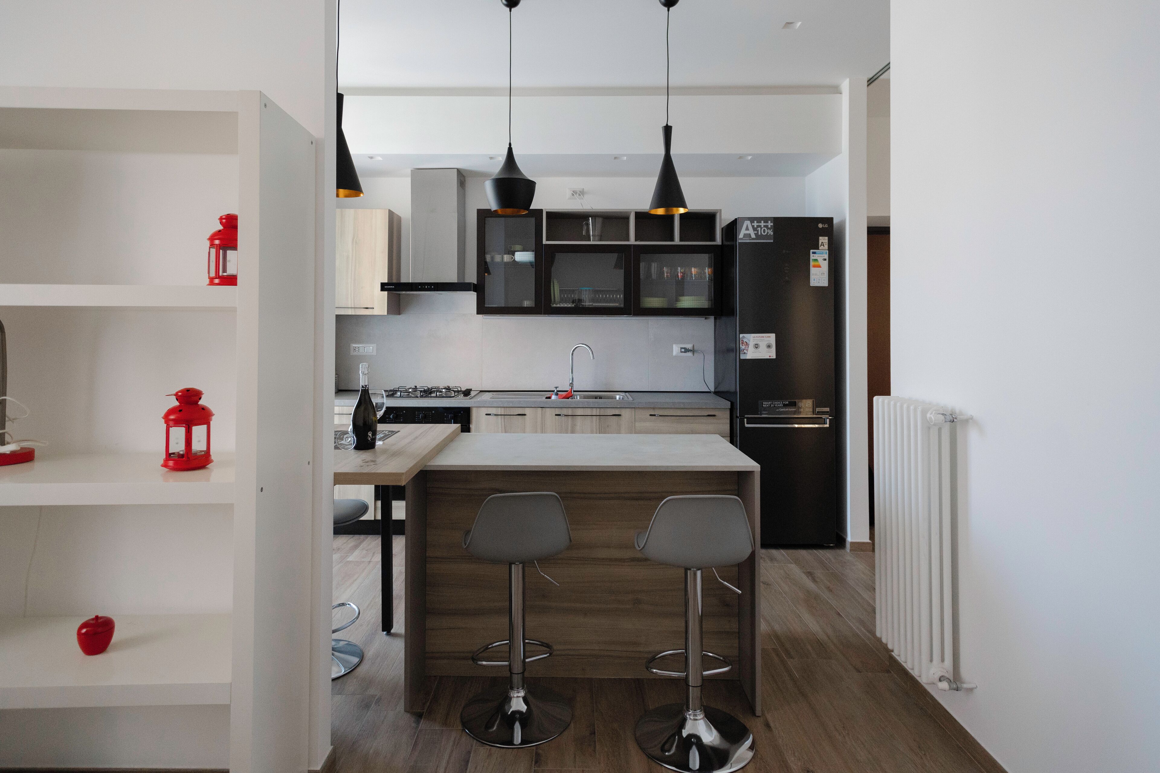 Fridge, oven, stovetop, dishwasher