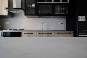 Réfrigérateur, four, plaque de cuisson, lave-vaisselle